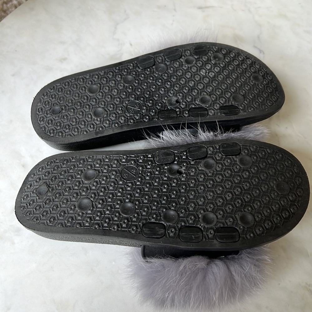 Fur flip-flops 💜. Size 6 - Picture 5 of 8